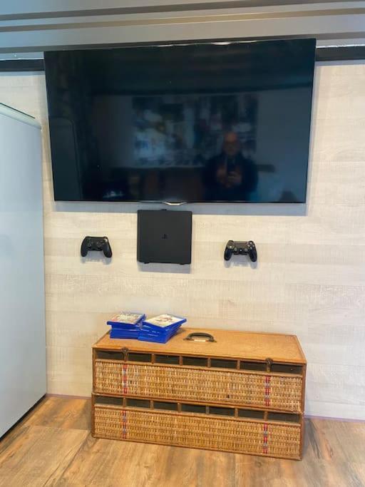 Gleis 2, Waggon Mit Ofen, Optional Mit Whirlpool Und Sauna 크로넨버그 외부 사진